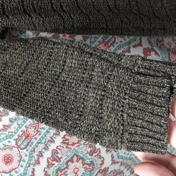 NWOT Apt 9 Olive Green Sweater, Size S - Picture 4 of 8